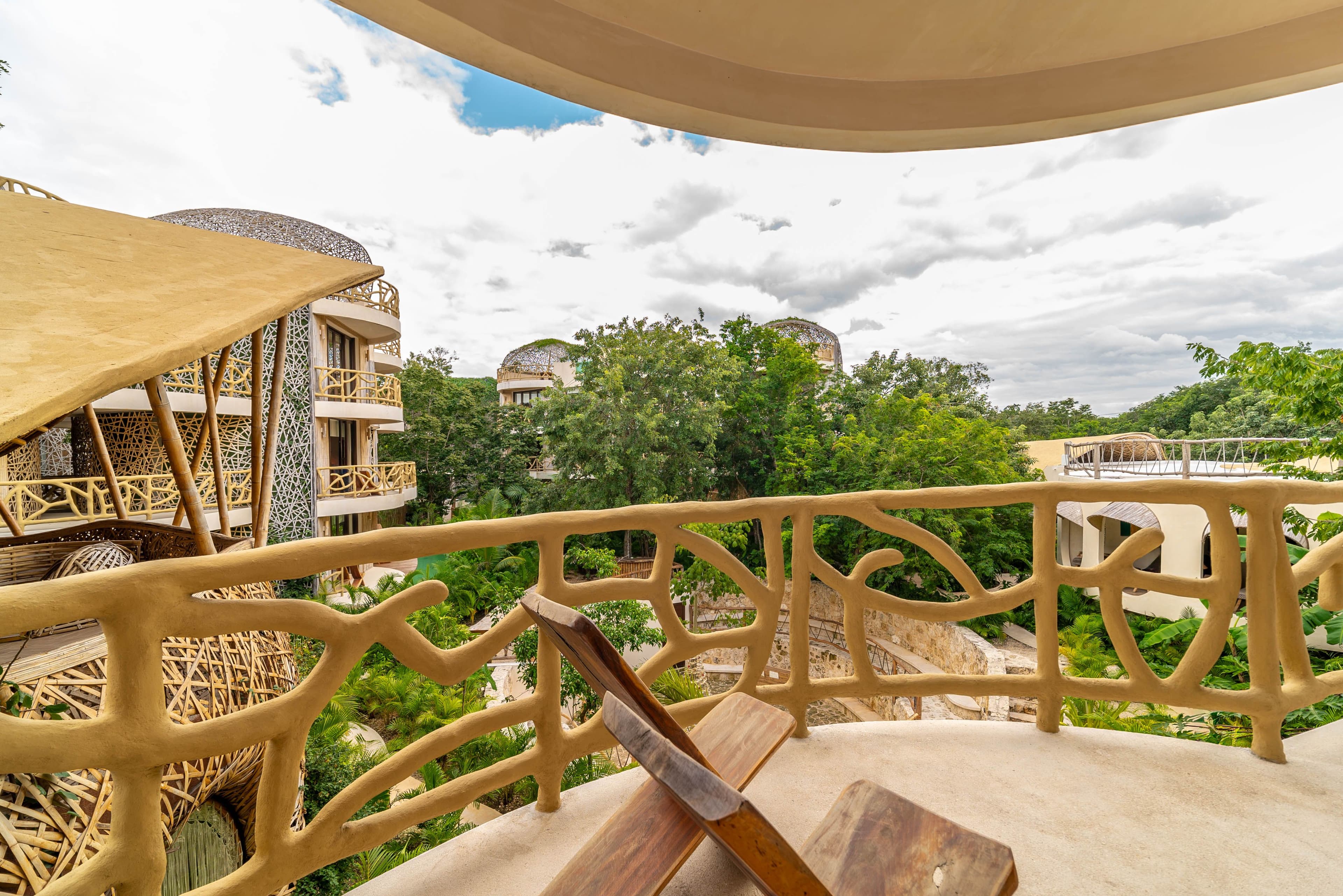 Mid-Level Treehouse Studio Suite - Main View